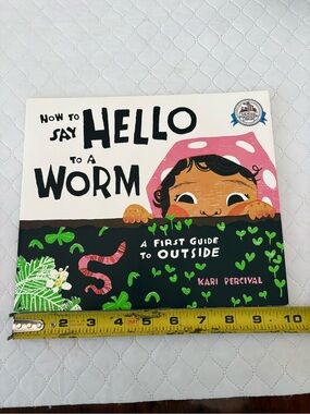 How to Say Hello to a Worm: A First Guide to Outside by Kari Percival -Paperback